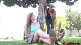 Sable Jones pozve Zahradníka Zkrátit její Bush