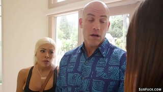 Store pupper blonde trinn mor Luna Stjerners får kuk knullet av hennes nye kjæreste Derrick Pierce deretter binder henne goth ungdoms Avi Kjærlighet og fucks og voks henne