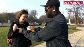 ���ຄື່ລົດເມ-#Meggie Marika ຍິງຄີກົ້ນຫນຶ່ງໃນການເຈາະກ່ຽວກັບລົດເມໂດຍໃຫຍ່ສີດໍາຕົ້ນສະບັບ