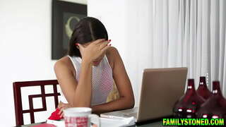 Petite ma &#039; stepsis Michelle Anderson strixxi u tikri anal stepbrother tiegħi fuq tagħha koxox