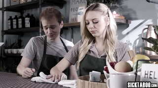 Sexy stepsis Lily Larimar gozatu guys big oilarra gogorrean zuen ondoren sucked da