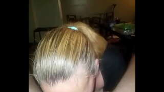 Salope de femme avale une autre charge