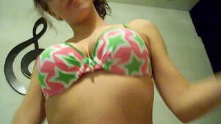 Rikthim Të Enjten, Të Rinj Eshli Fucks Të Dashurin E Veshur Me Gome Mbi Data E Parë