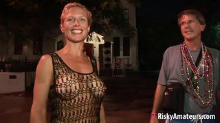 ȵ�裸裸的性感的业余爱好者具有有趣的一个街道