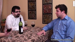 ���ાળ - પત્ની બંધ હેઠળ ટેબલ બિઝનેસ સોદો