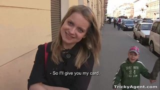 Difficile Agente - la Sua figa è bagnata e stretta