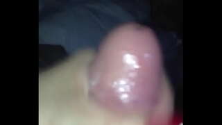 Pintura de uñas de trabajo de la mano