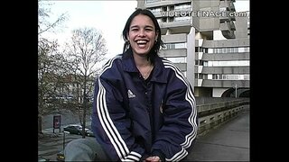 Sexy brunetka teen odlievanie