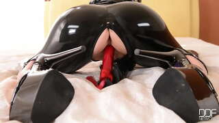 ���ुसी उसे थरथानेवाला आनंद मिलता है