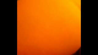 Ağır sikilmiş olur, hələ ki, onun valideynləri başqa bir otaqda