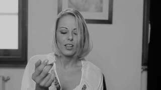 מיה אבן-01-SmokeAgony