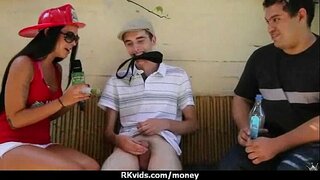 Naakte meisie en hard naai sex video 17