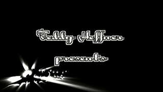 ثلاثة الدجاج الساخن و حب أريكة