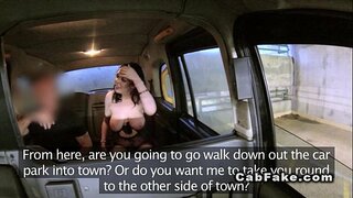 Любительница бо азим сиськами меорад масҳ шахси дар поддельном таксӣ