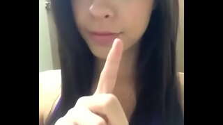 Göğüslerini gösteren yepyeni Tilki | novinhassapecas.com