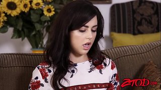 Alluring Julia Ann jeung Whitney Bodas nanganan a big cock