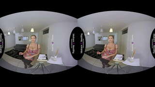 Dojrzała rzeczywistość - Macocha z dużym biustem skacze na kutasie Najemcy