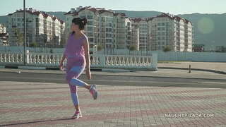 Se-gennem camel-toe leggings og gennemsigtig tank top