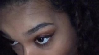 ԱՂՋԻԿԸ ՎԵՐՑՆՈՒՄ Է ՍՊԻՏԱԿ ՓՈՔՐ ԱՆԴԱՄ Է, ԵՒ ՆՐԱ ПРИХЛЕБЫВАЕТ