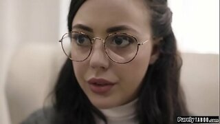 Пытартыш проблеман девственница ышташ йӧн - социал пашаеҥын, кудыж дене тудо вашлиеш.Пытартыш тудо, тудо акаже денат полшен кертын коштын, но тидлан кӧра тӱлаш логалеш.Тудо шонет, тудын дене тудым ышташ секс манын.Вес ойыраш ок лий, тудым налыда да тудо лиеш логар член-влак тудо кочкеш тудым, тудын деч ончыч тудо трахнуть