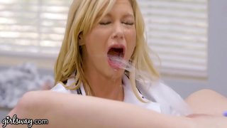 Навраси Брызгает Дар Гарм ва Грудастого Духтур-Лесбиянку