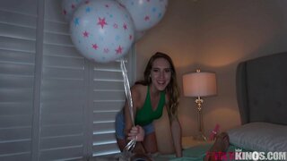 ���აბიჯი-Sis იძლევა, მჭიდროდ, რათა ძმა B-Day