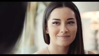 Hŷn menyw ifanc yn dysgu un ychydig o bethau