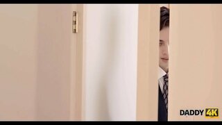 DADDY4K. حیرت انگیز جنسی منظر کی طرف سے اس بوڑھے باپ اور خوبصورت دلہن کے