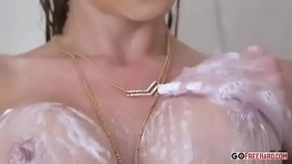 Vad är hennes namn pls ?