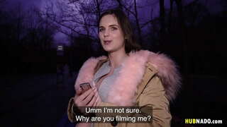 Taylee Fa ad egy nyilvános szopás, hogy egy tehetséges Nick