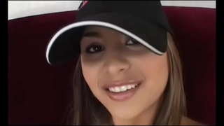 Piękna młoda brunetka z prowokacyjnych cyckami i skośne oczy Michelle Meiling cieszy się jazda na wielkim kutasie światowej sławy drania Manuela Ферреры