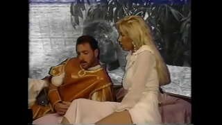 Ta blond kurba Victoria Parizu ve, kako veselje je njen partner